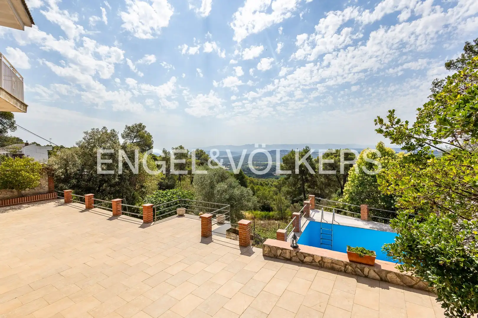 Terrassa de Casa o xalet en venda en Mediona amb Calefacció, Jardí privat i Piscina