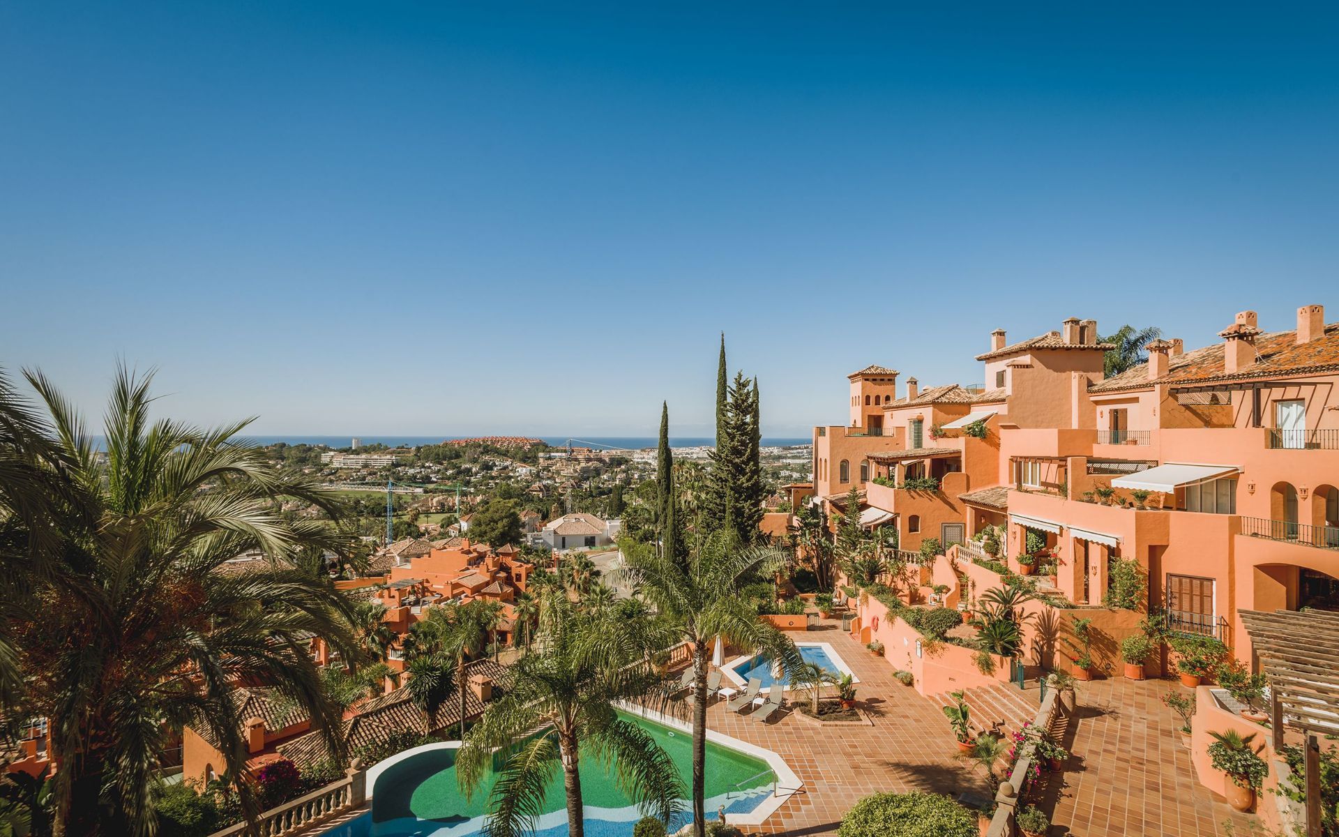 Vista exterior de Dúplex en venda en Marbella amb Aire condicionat, Terrassa i Traster