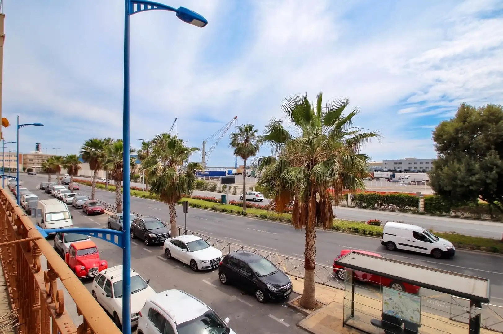 Außenansicht von Gebäude zum Verkauf in Almería