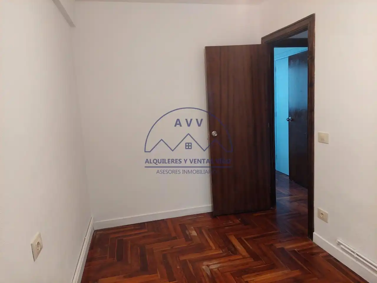 Piso de alquiler en Vigo  con Calefacción, Parquet y Terraza