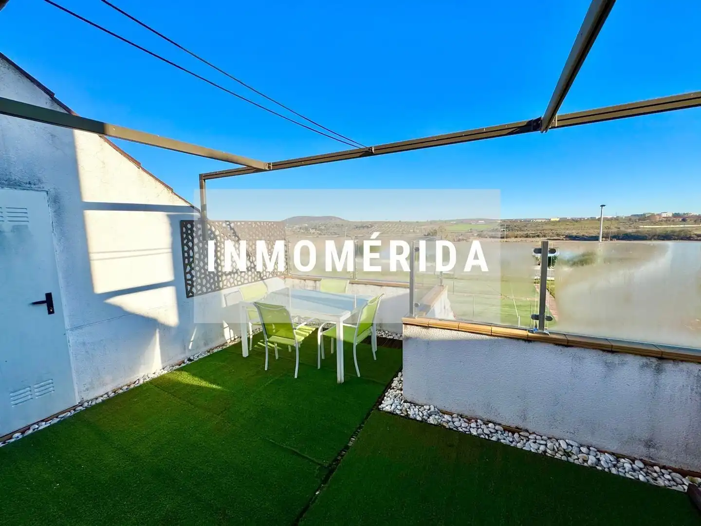 Vista exterior de Casa adosada en venta en Mérida con Aire acondicionado, Calefacción y Jardín privado