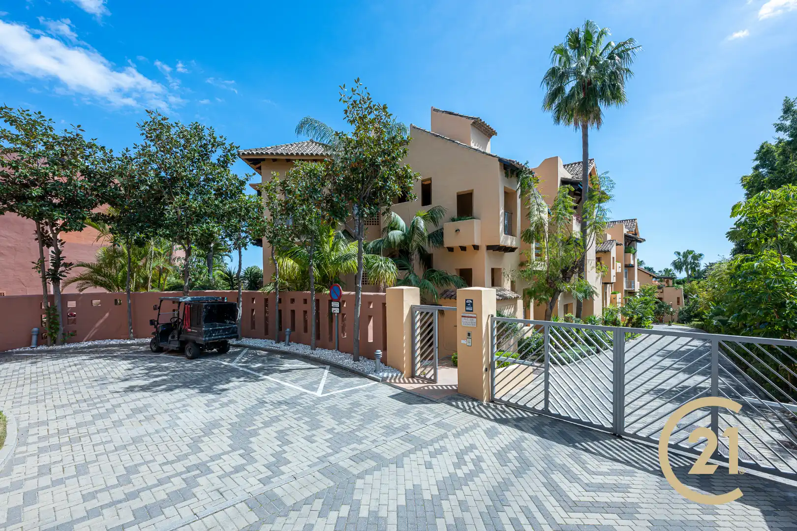 Vista exterior de Apartamento en venta en Marbella con Aire acondicionado, Terraza y Trastero