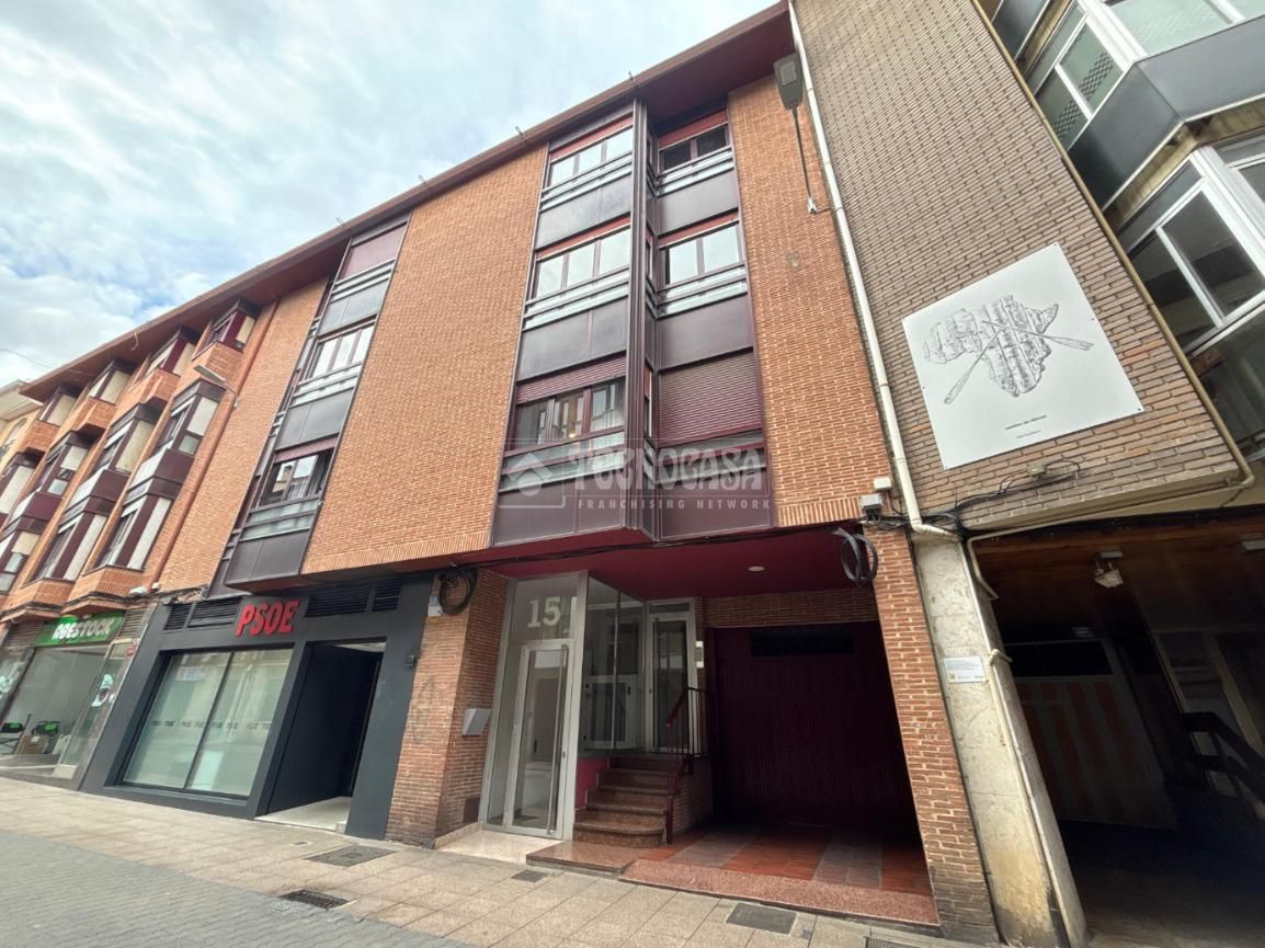 Vista exterior de Pis en venda en Palencia Capital amb Calefacció, Parquet i Traster