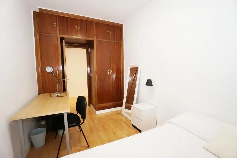 Habitación de Piso de alquiler en Madrid con Calefacción y Amueblado