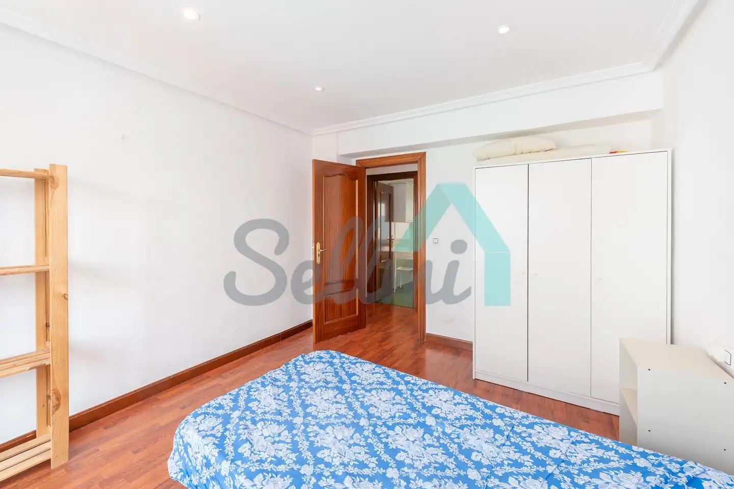 Habitación de Piso en venta en Oviedo  con Calefacción