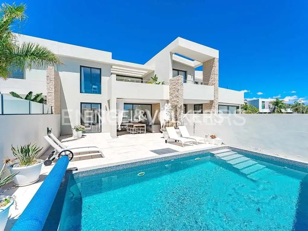 Casa con piscina en venta en Costa Adeje