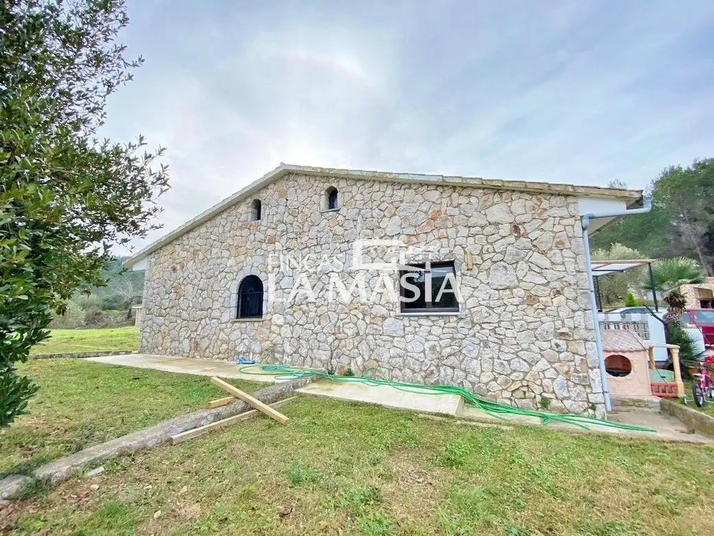 Vista exterior de Finca rústica en venda en Canyelles amb Aire condicionat, Jardí privat i Traster
