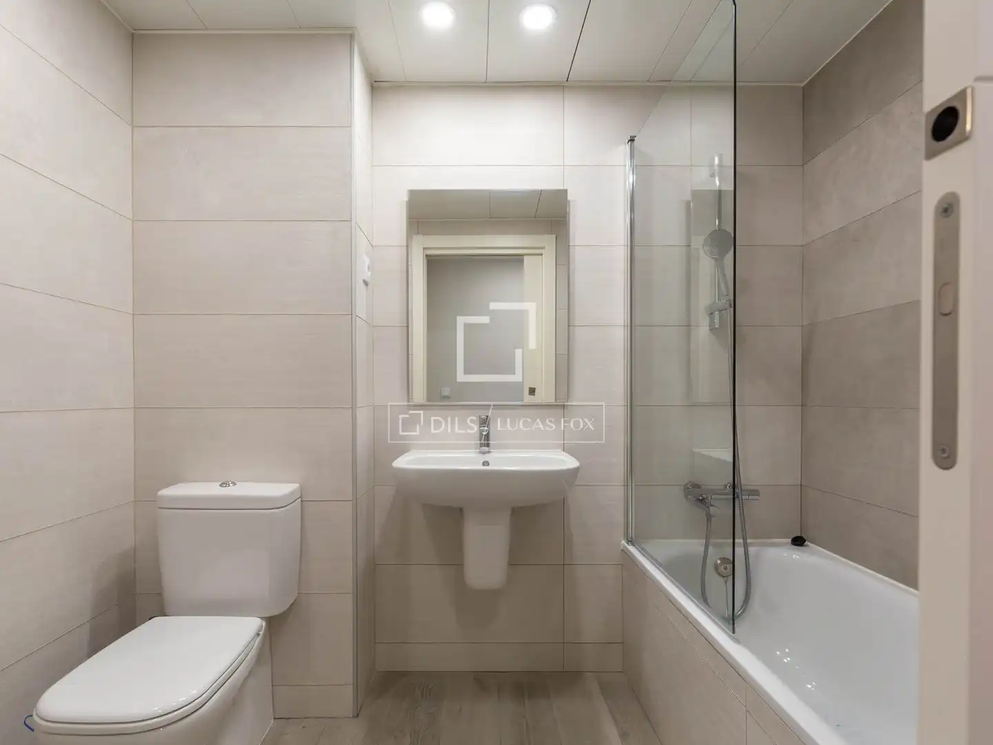 Baño de Piso de alquiler en Sant Feliu de Llobregat con Aire acondicionado, Terraza y Trastero