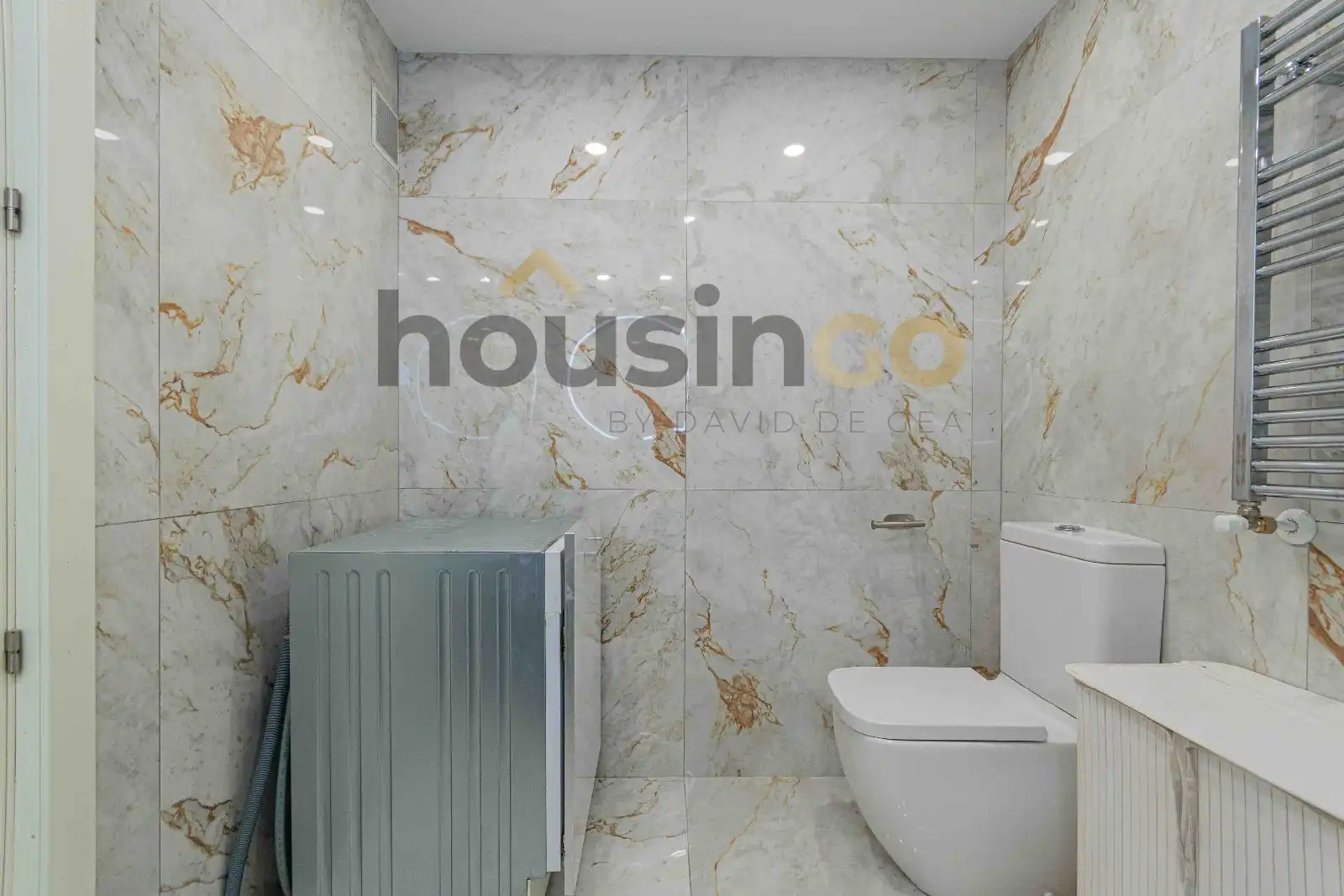 Bany de Apartament de lloguer en Madrid amb Aire condicionat, Calefacció i Moblat