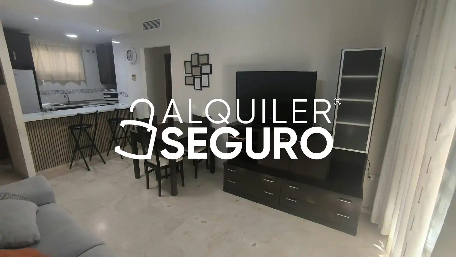 Sala de estar de Piso de alquiler en Dos Hermanas con Aire acondicionado, Piscina y Amueblado