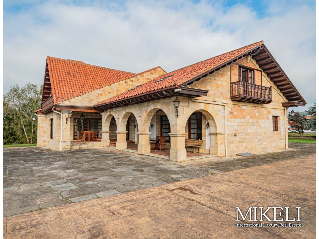 Exterior view of House or chalet for sale in Santillana del Mar  with Heating, Private garden and Parquet flooring