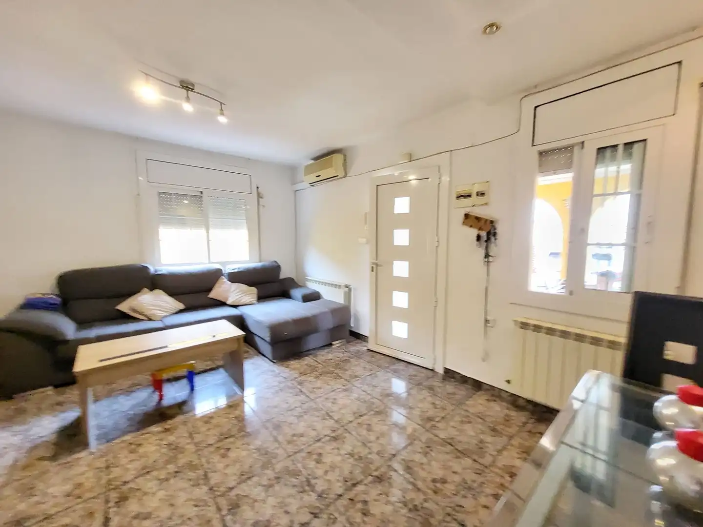 Sala de estar de Casa o chalet en venta en Esparreguera con Aire acondicionado, Calefacción y Jardín privado