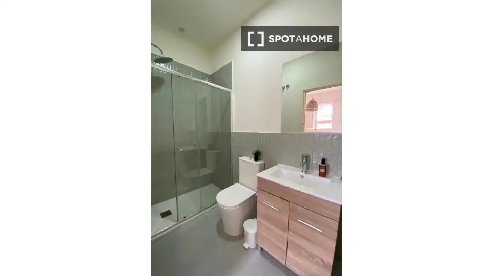 Baño de Piso de alquiler en Valencia con Aire acondicionado, Calefacción y Amueblado
