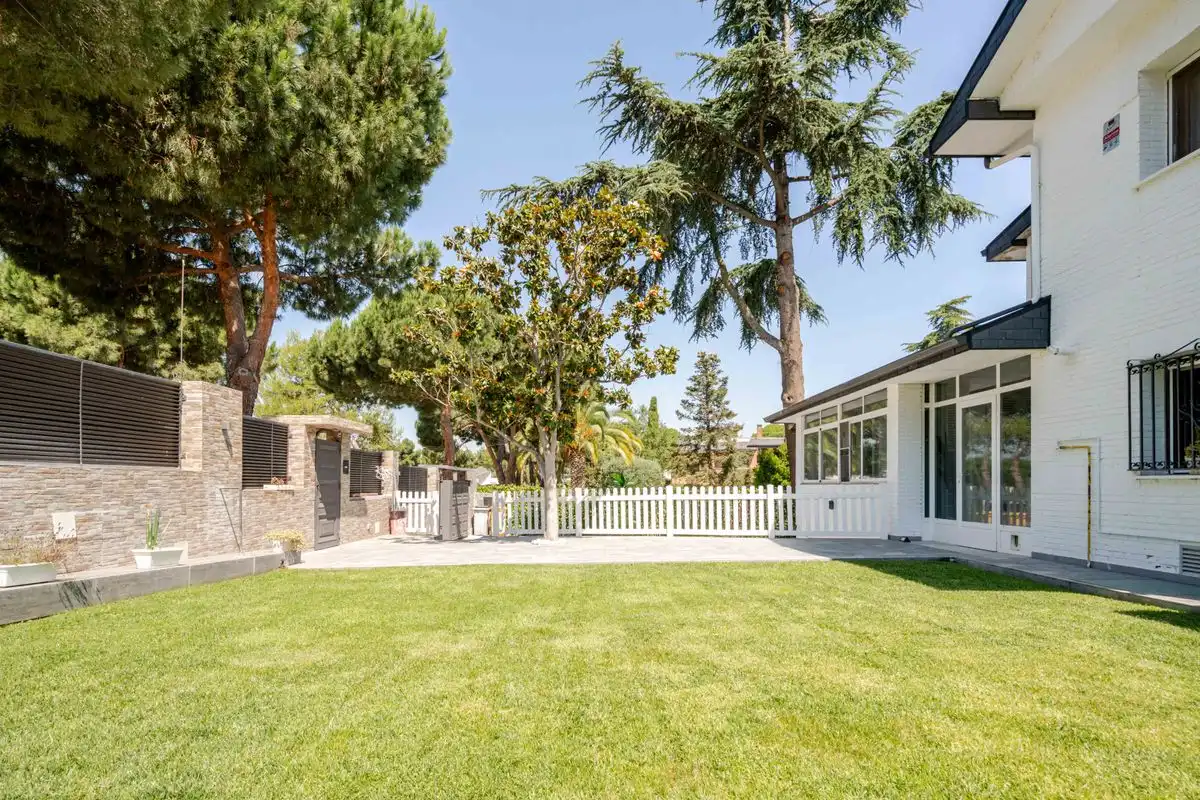 Jardín de Casa o chalet en venta en Boadilla del Monte con Aire acondicionado, Calefacción y Jardín privado
