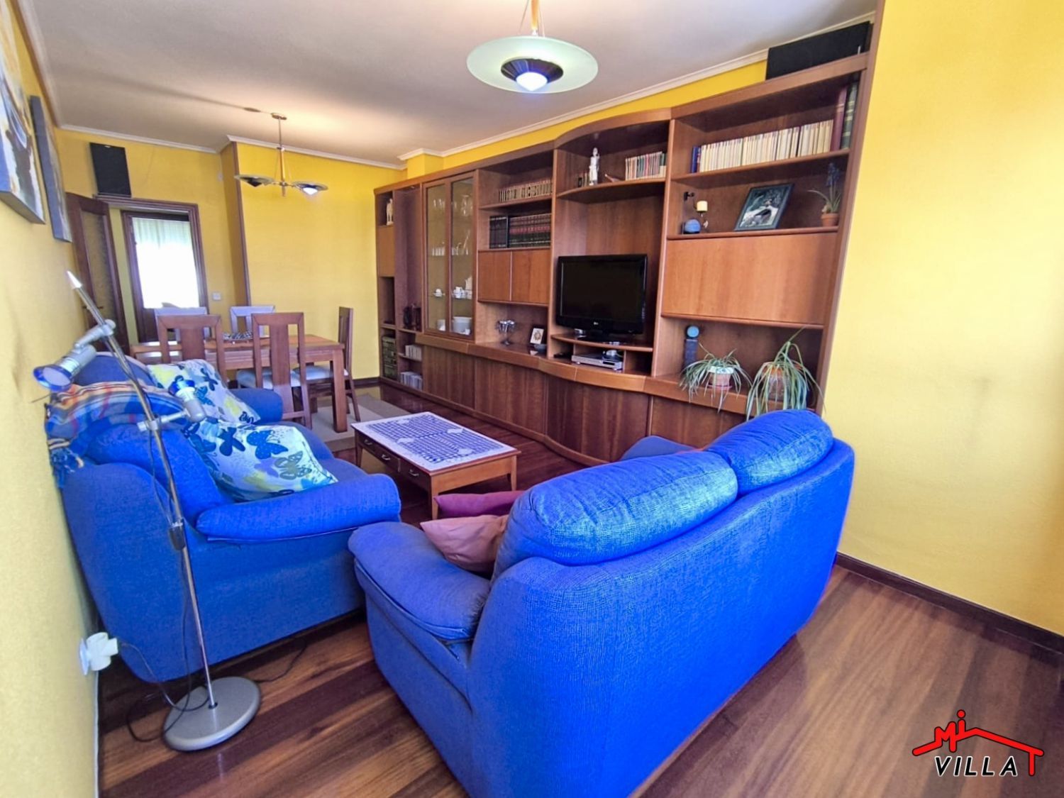 Sala de estar de Piso en venta en Colindres con Calefacción, Terraza y Amueblado
