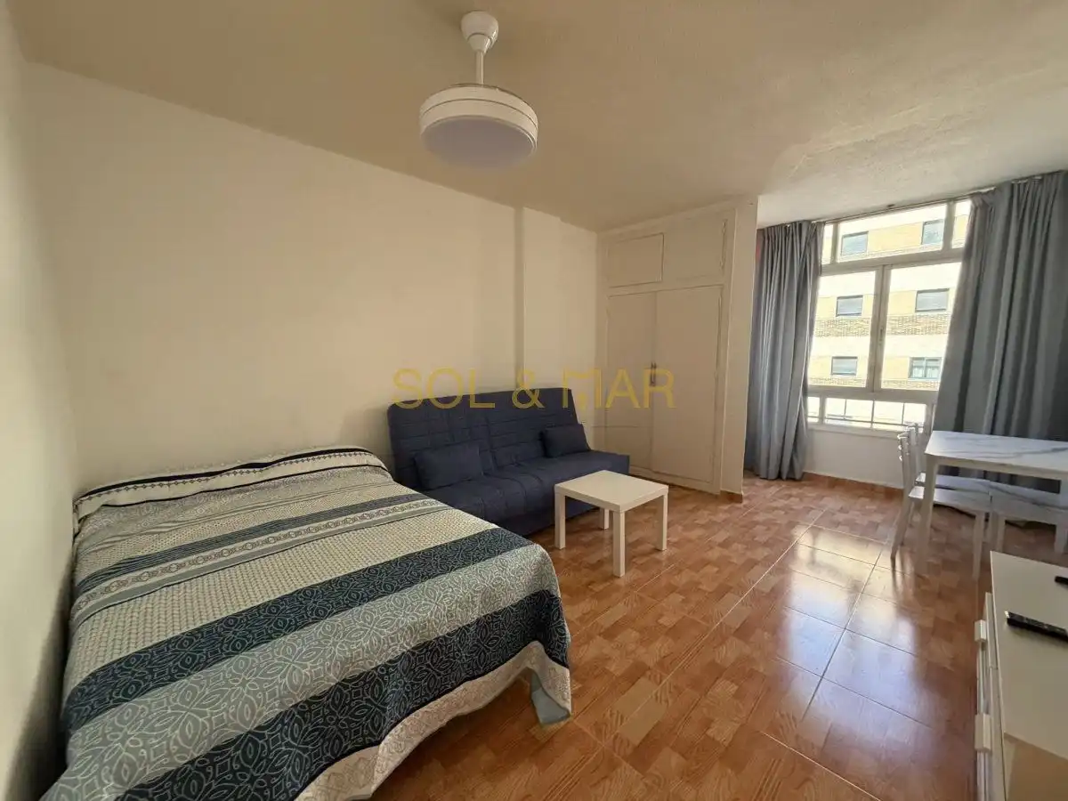 Schlafzimmer von Wohnung zur Miete in Torremolinos mit Klimaanlage
