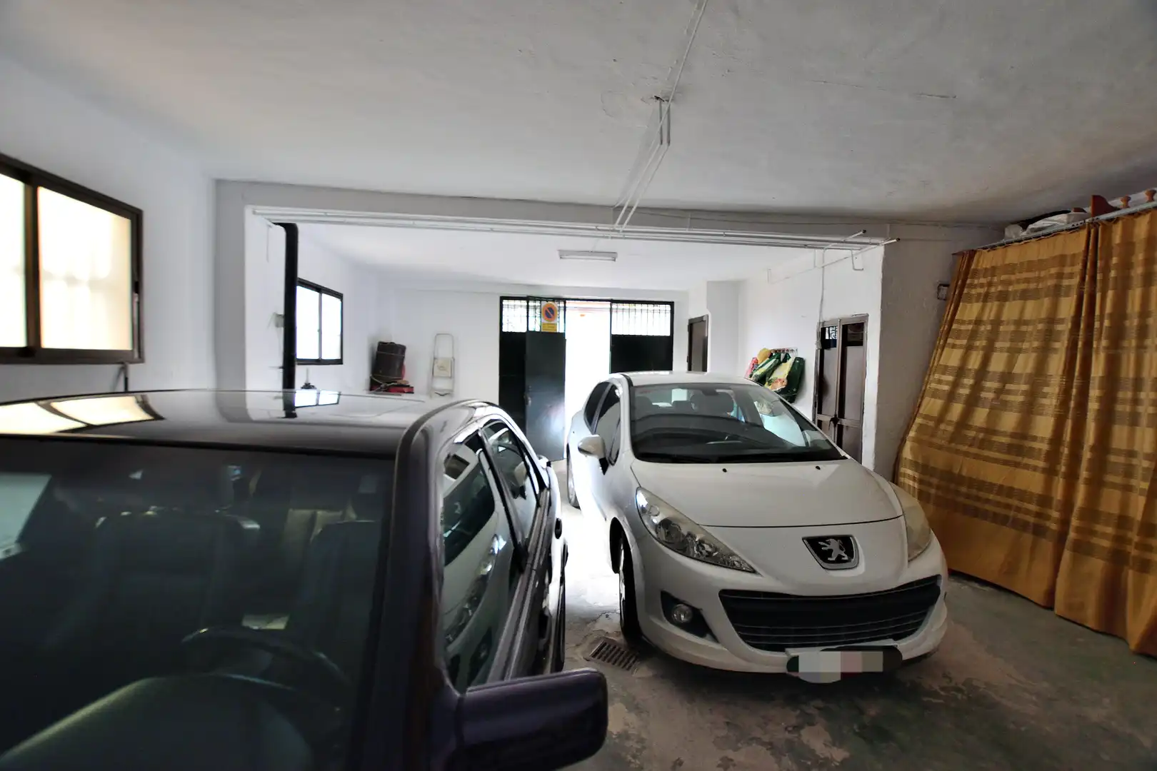 Aparcament de Casa adosada en venda en Ronda amb Traster, Forn i Rentadora