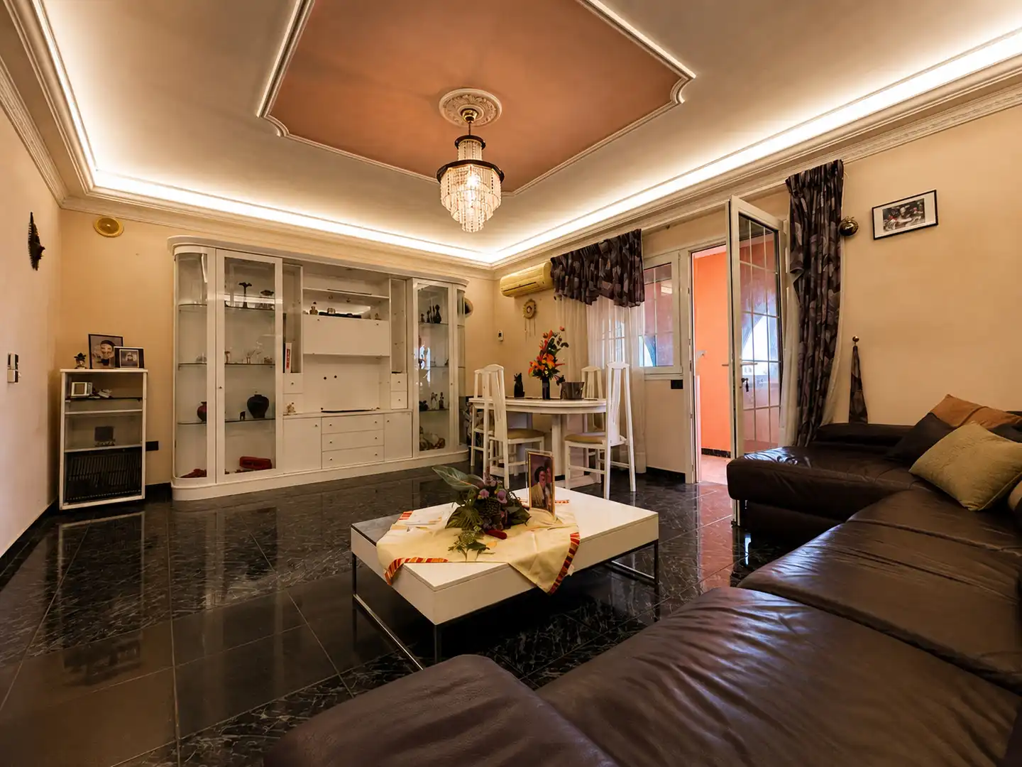 Sala d'estar de Casa o xalet en venda en San Bartolomé de Tirajana amb Aire condicionat, Jardí privat i Terrassa