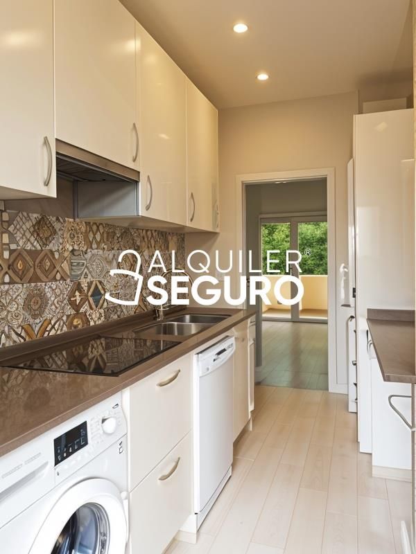 Cuina de Pis de lloguer en  Madrid Capital amb Aire condicionat, Calefacció i Terrassa