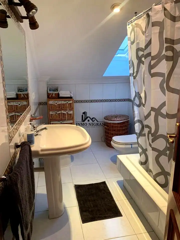 Badezimmer von Wohnung zur Miete in Nigrán mit Terrasse und Möbliert