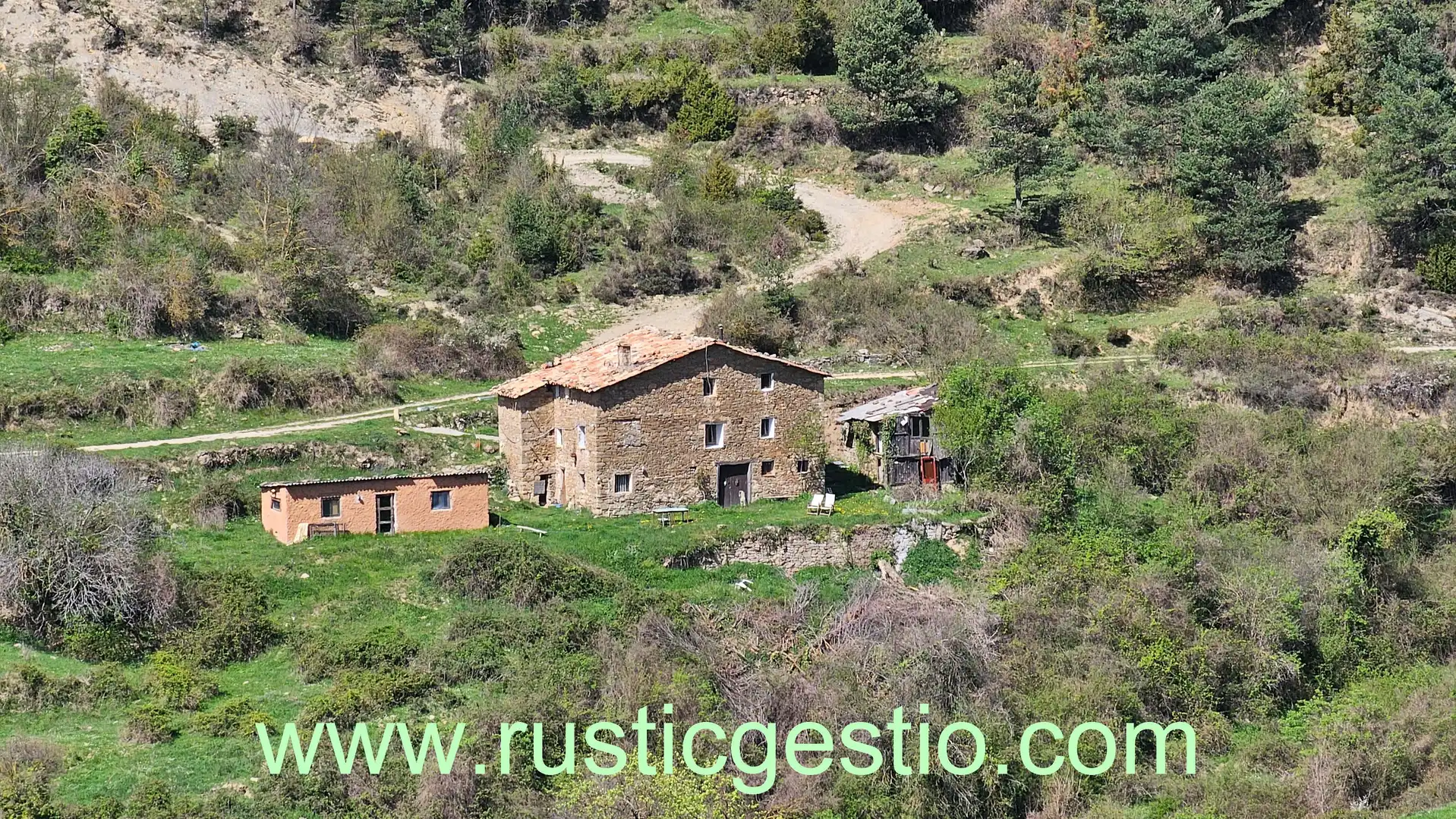 Vista exterior de Finca rústica en venda en Les Llosses amb Jardí privat, Terrassa i Balcó