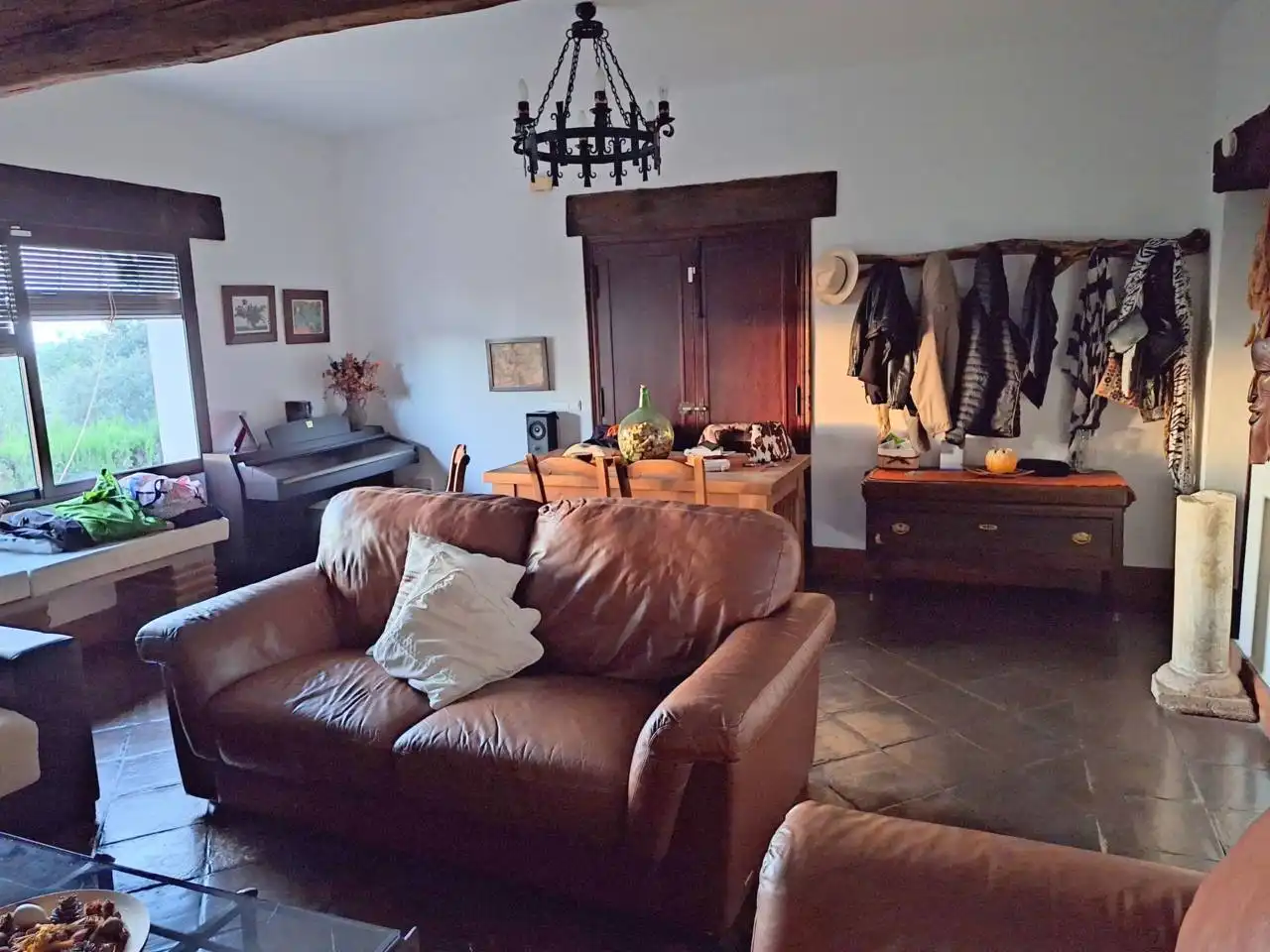 Sala d'estar de Casa o xalet en venda en Hornachuelos amb Jardí privat, Terrassa i Piscina