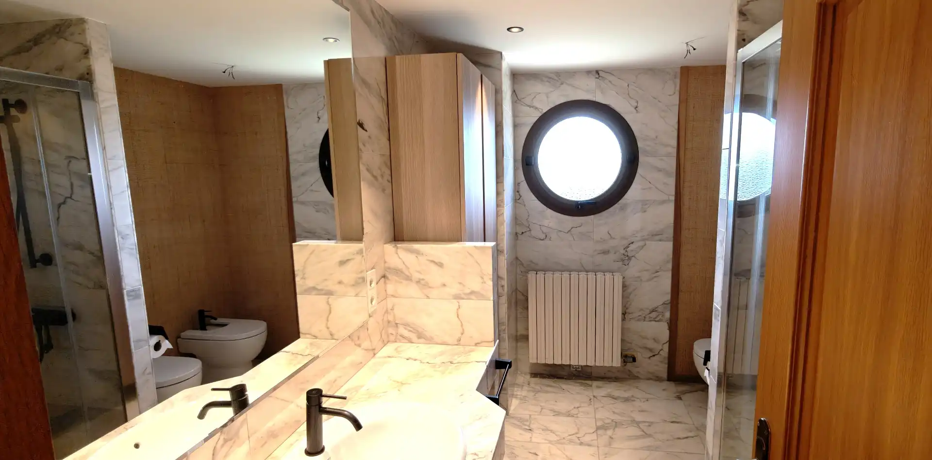 Bathroom of Attic for rent in Zaragoza  with Air Conditioner, Heating and Parquet flooring