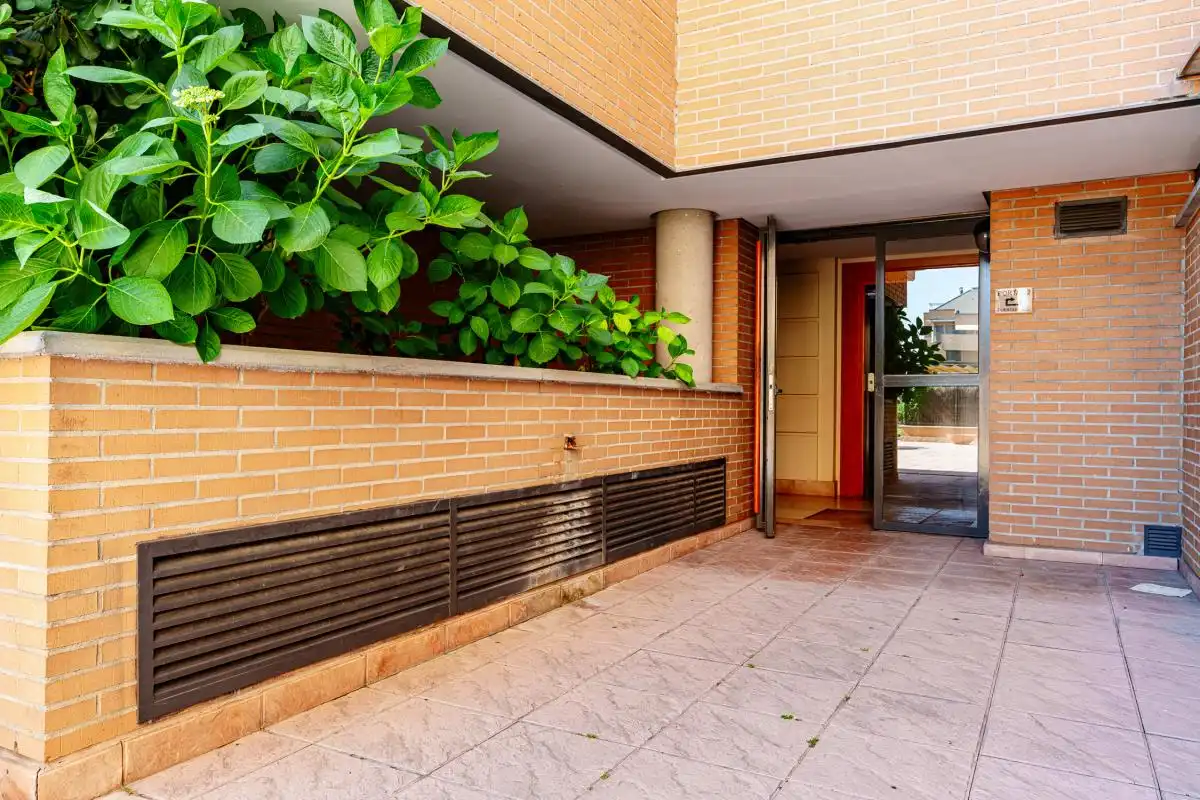 Vista exterior de Ático en venta en Pozuelo de Alarcón con Aire acondicionado, Calefacción y Jardín privado