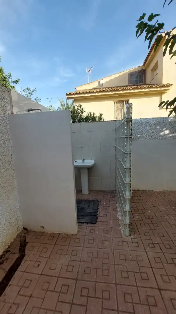 Badezimmer von Haus oder Chalet zum Verkauf in La Manga del Mar Menor mit Klimaanlage, Privatgarten und Terrasse