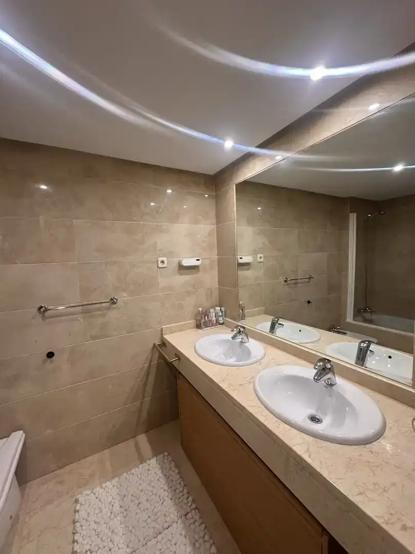 Bany de Pis en venda en Marbella amb Aire condicionat, Piscina i Balcó