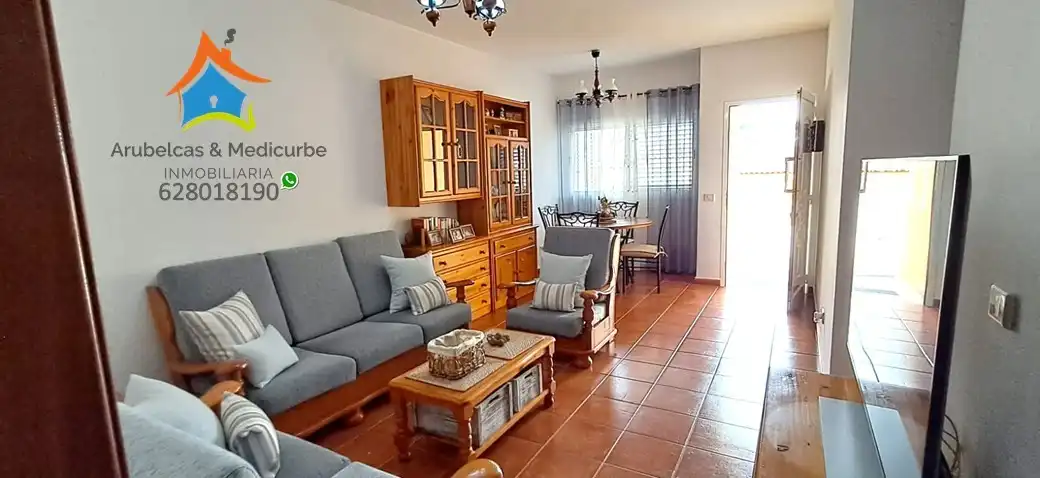 Wohnzimmer von Einfamilien-Reihenhaus zum Verkauf in Arucas mit Ofen, Mikrowelle und Balkon
