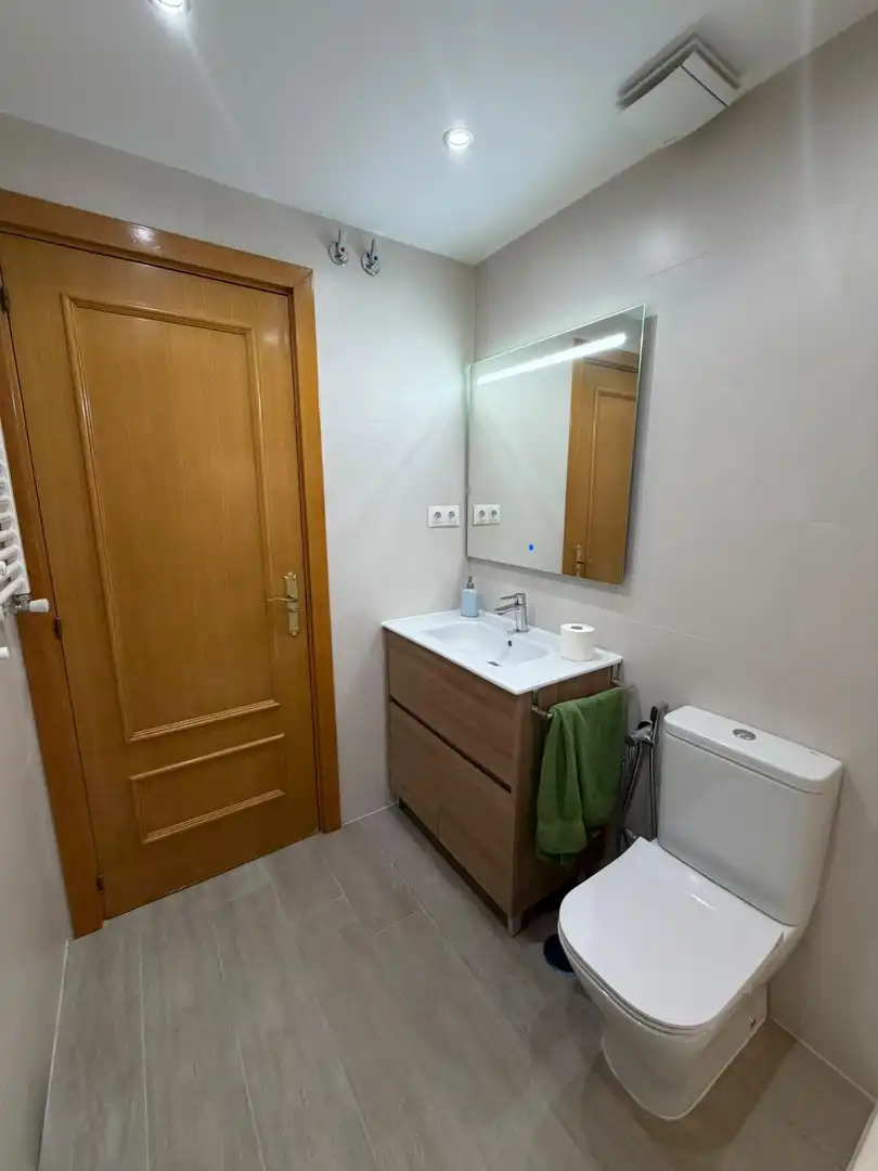 Badezimmer von Wohnung zur Miete in Madrid mit Heizung, Privatgarten und Parkett