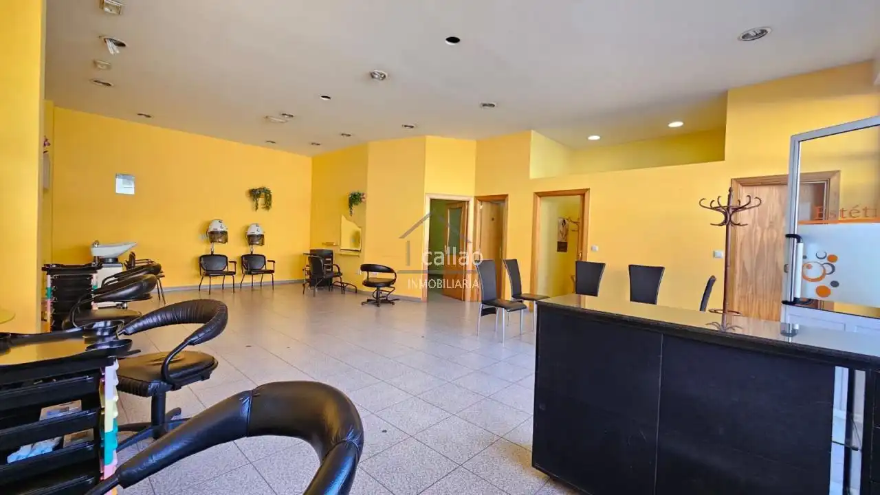 Locale commerciale in affitto a Zona Ultramar