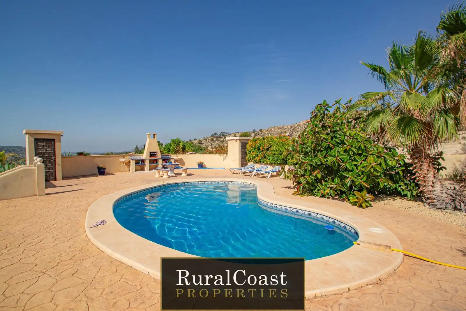 Vista exterior de Casa o xalet en venda en Jijona / Xixona amb Calefacció, Traster i Piscina