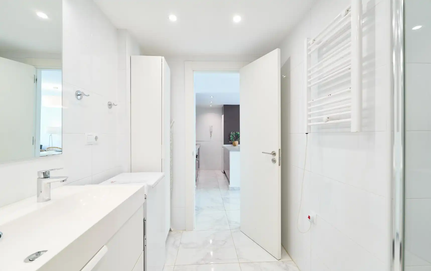 Badezimmer von Wohnungen zum Verkauf in Marbella mit Klimaanlage, Möbliert und Balkon