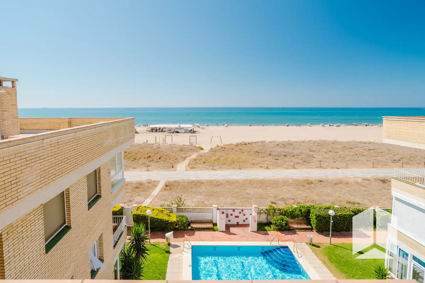 Vista exterior de Pis en venda en Castelldefels amb Terrassa i Piscina