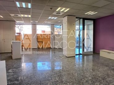 Locale commerciale in affitto a Centro