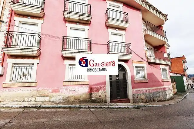 Vista exterior de Edificio en venta en El Tiemblo 
