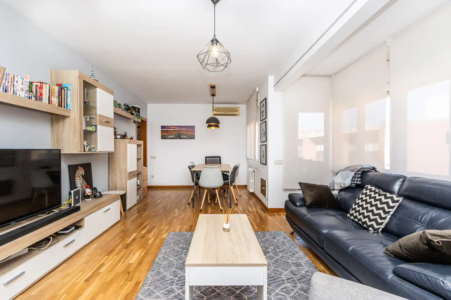 Living room of Flat for sale in Terrassa  with Heating, Parquet flooring and Balcony