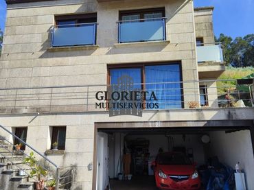 Casa amb balcó en venda a Bueu