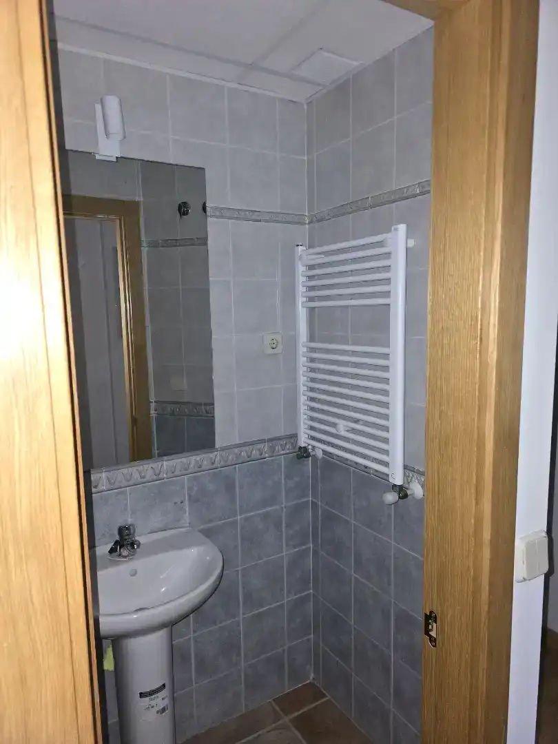 Baño de Piso en venta en Las Navas del Marqués  con Parquet, Amueblado y Horno