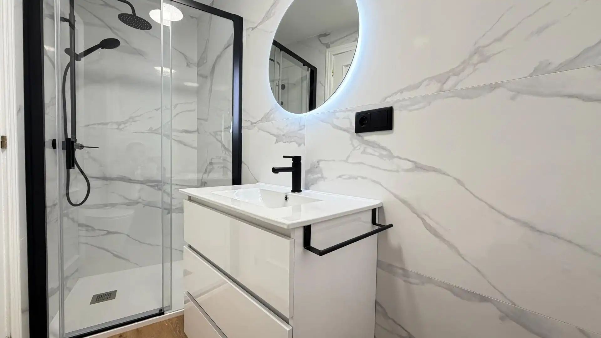 Badezimmer von Wohnung zur Miete in Vigo  mit Heizung