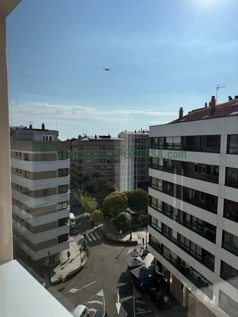 Vista exterior de Pis de lloguer en Vigo  amb Calefacció i Moblat