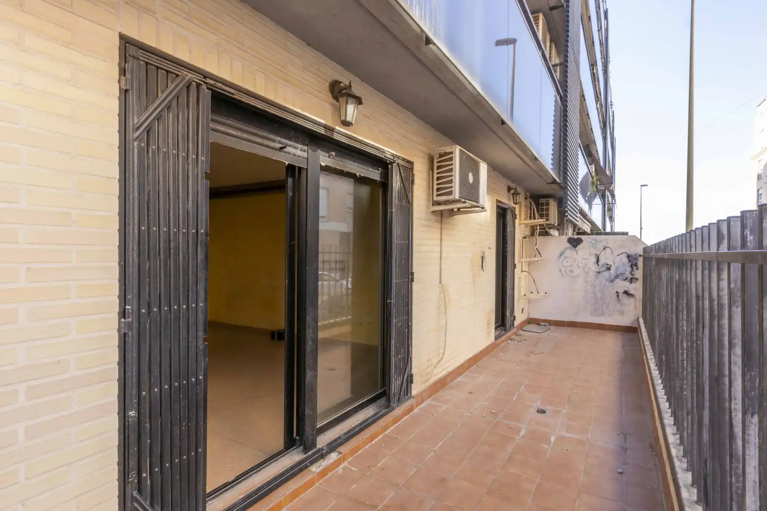Vista exterior de Piso en venta en Sagunto / Sagunt con Terraza y Balcón