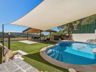Casa amb piscina en venda a BASCANELLA-MONTJUIC