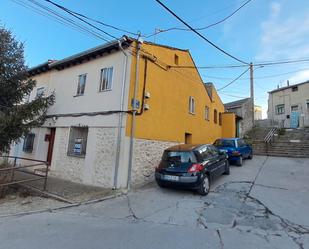 Vista exterior de Casa o xalet en venda en Cuéllar amb Calefacció, Moblat i Rentadora