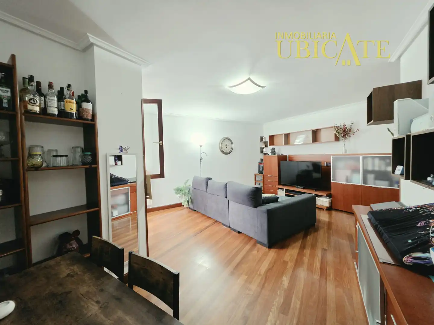 Sala de estar de Piso en venta en Castro-Urdiales con Calefacción, Parquet y Trastero