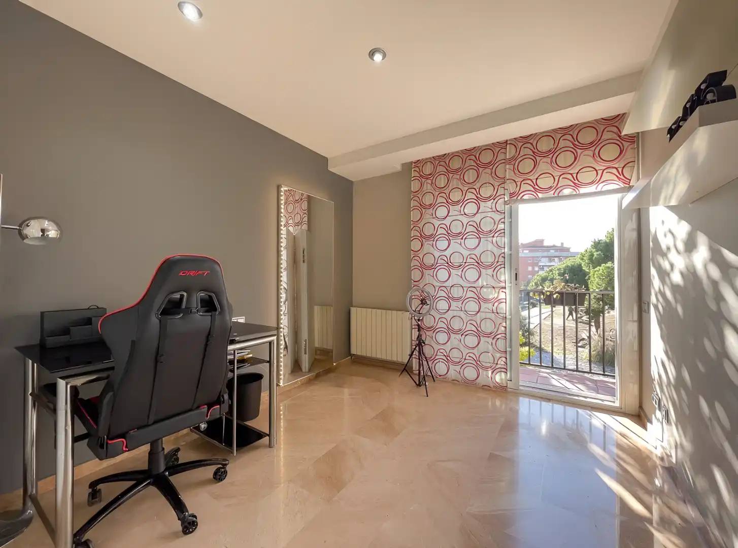 Habitación de Casa adosada en venta en Mataró con Aire acondicionado, Calefacción y Jardín privado