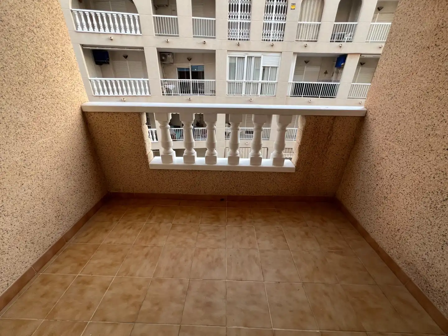 Apartamento con terraza en alquiler en Playa de los Locos, imagen 3