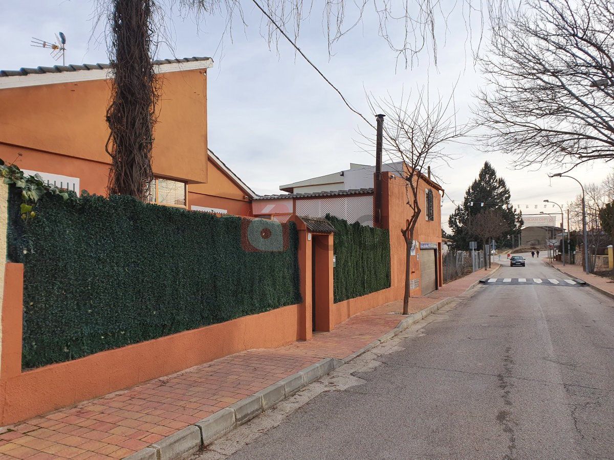 Vista exterior de Casa o xalet en venda en Villalba de la Sierra amb Calefacció, Terrassa i Traster